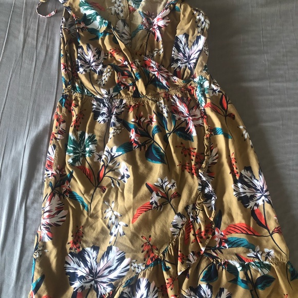 Lovely flouncy tropical style dress 🍍👗 - Picture 7 of 7